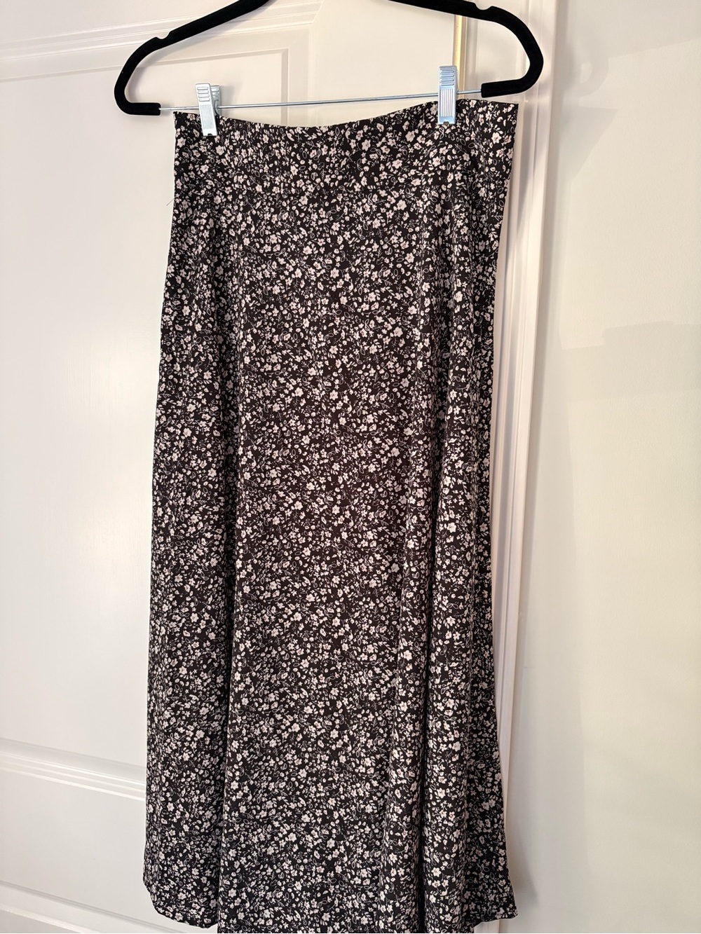 SHEIN NWT Ditsy Floral Skirt